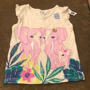 Cotton sleeveless shirt with ruffles.